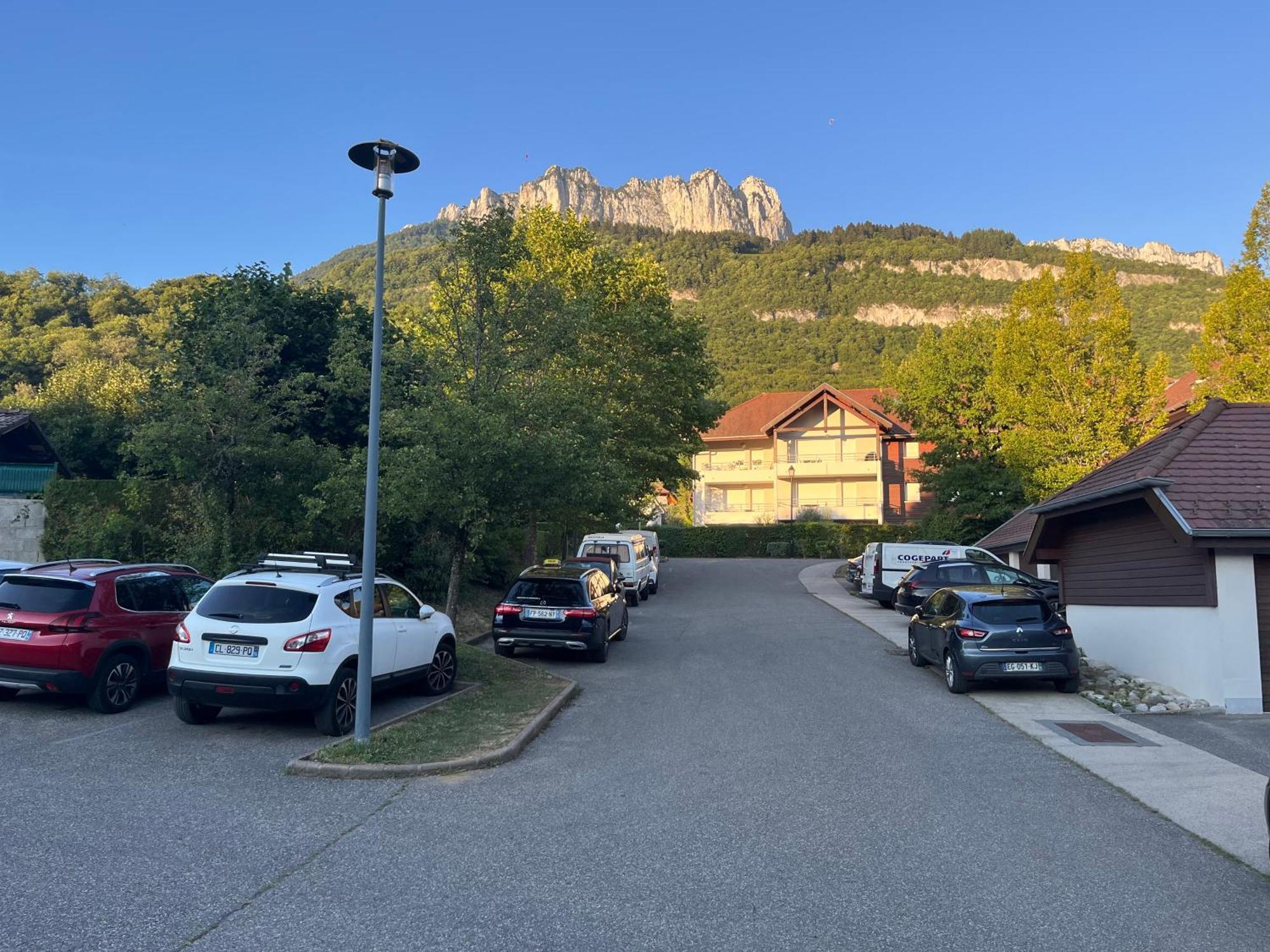 Entre Lac d'Annecy et montagnes, golf et parapente à pieds Talloires Quarto foto