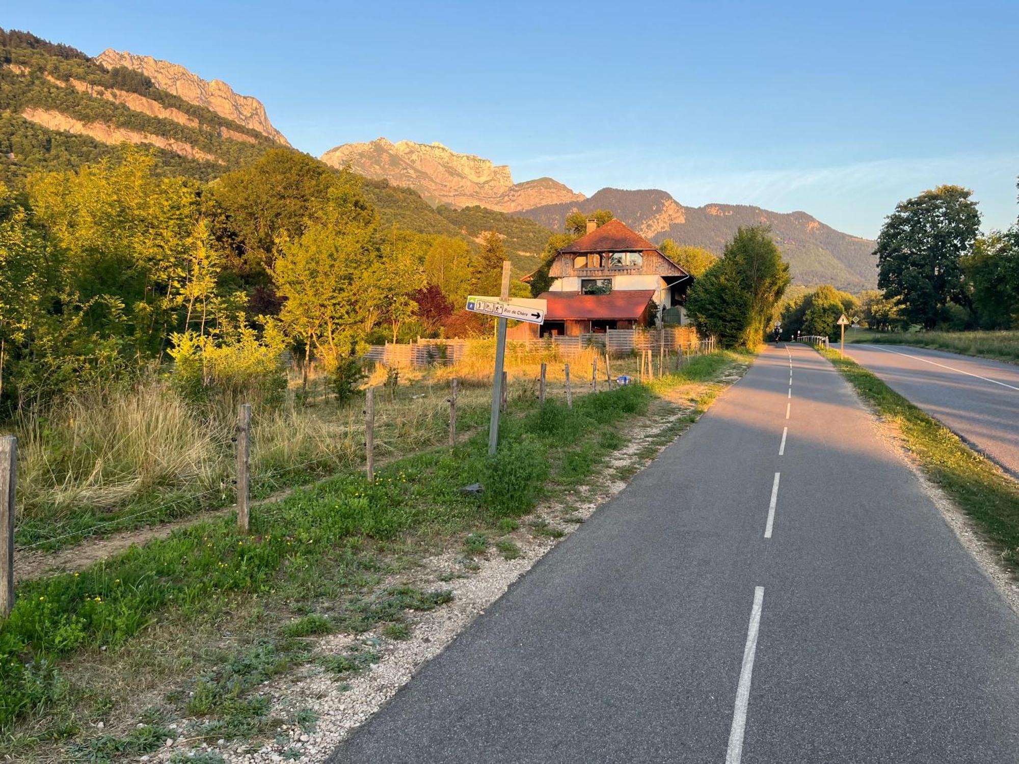 Entre Lac d'Annecy et montagnes, golf et parapente à pieds Talloires Quarto foto